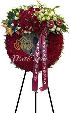 Венок из бессмертников и антуриумов